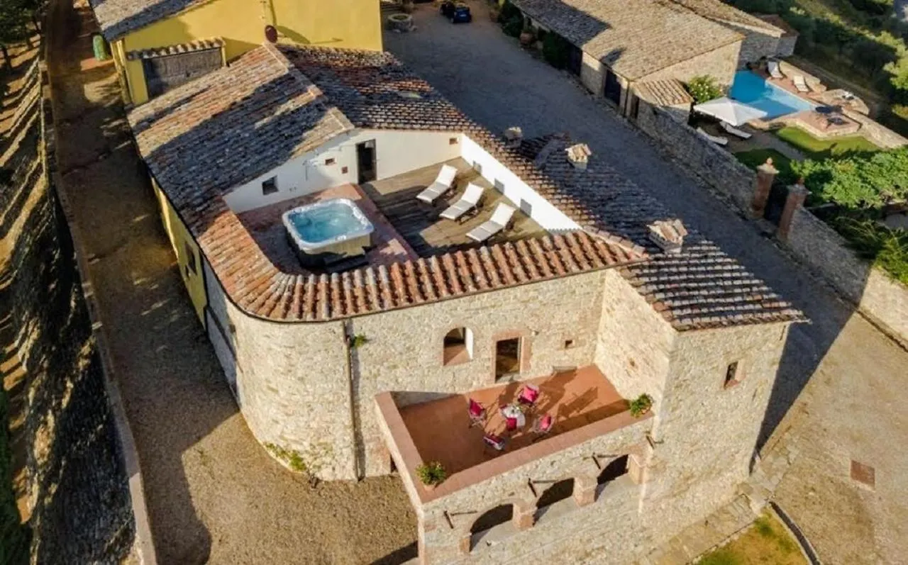 Elegant Villa Wing Of Castello Di Cacchiano By Vacavilla Monti di Sotto Italy